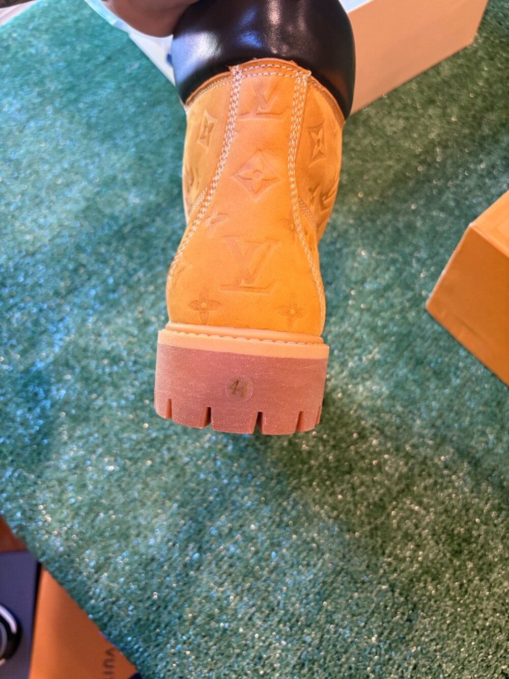 Louis Vuitton Monogram Timberlands - Picture 4 of 6